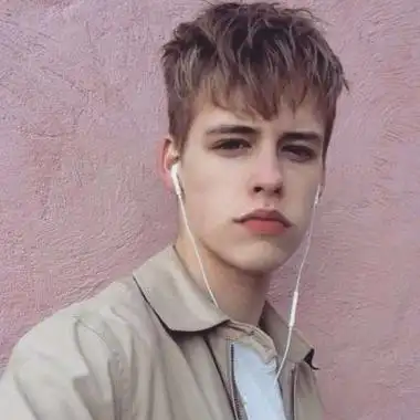 6686体育官网铜牌作者Lilah