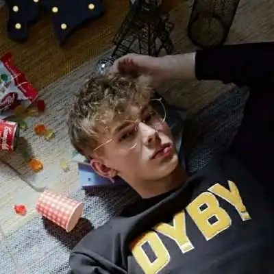 6686体育官网铁牌作者Ansel