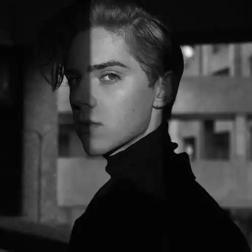 6686体育官网铁牌作者Claire