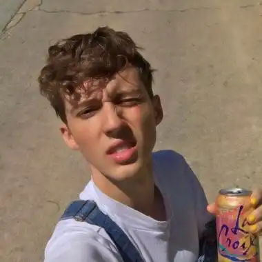 6686体育官网高级作者Paige