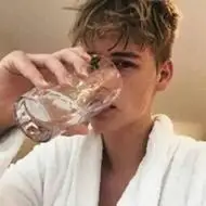 6686体育官网铁牌作者Greta