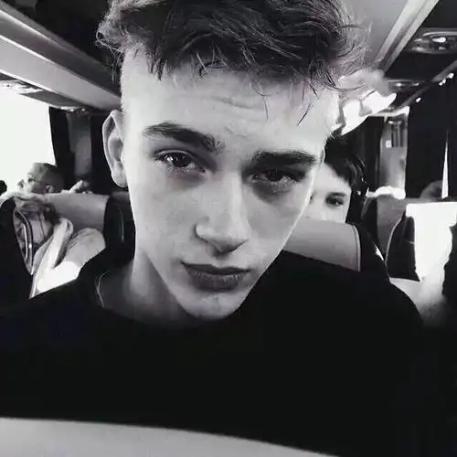 6686体育官网铁牌作者Harriet