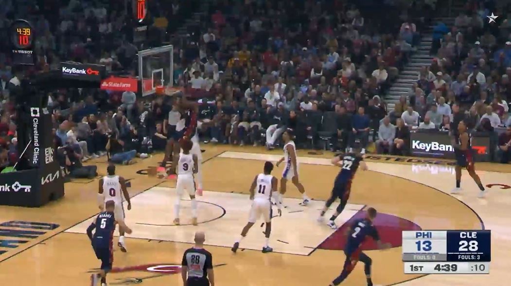 控球感火热！米切尔5中4得到15分，骑士首节领跑位76人14分